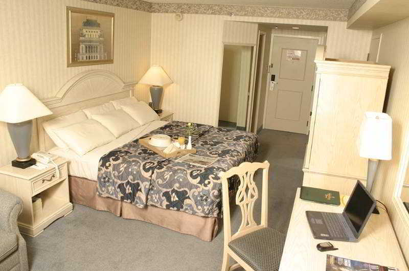 Holiday Inn Express & Suites Mississauga-Toronto Southwest, An Ihg Hotel חדר תמונה