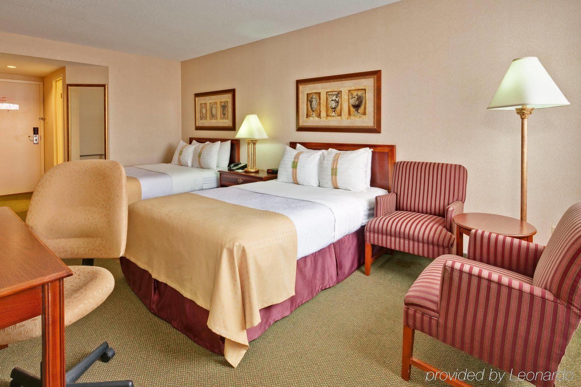 Holiday Inn Express & Suites Mississauga-Toronto Southwest, An Ihg Hotel חדר תמונה